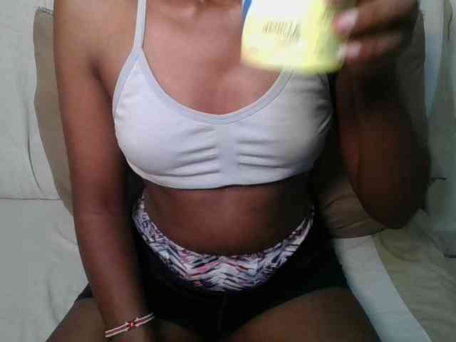 Brunnette-blonde webcam