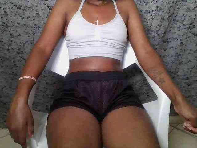 Brunnette-blonde webcam