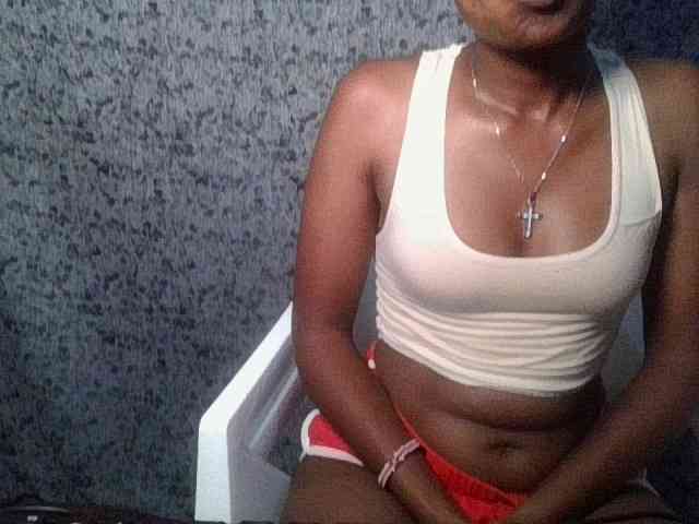 Brunnette-blonde webcam