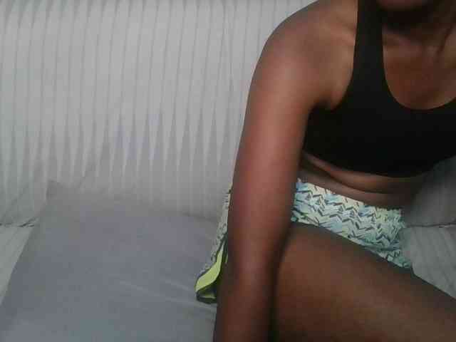 Brunnette-blonde webcam