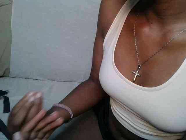 Brunnette-blonde webcam