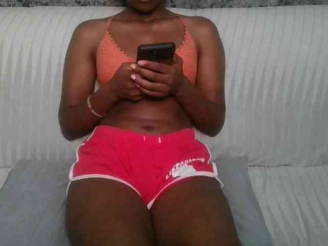 Brunnette-blonde webcam