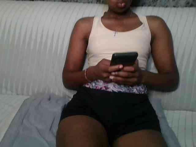 Brunnette-blonde Brunnette-blonde