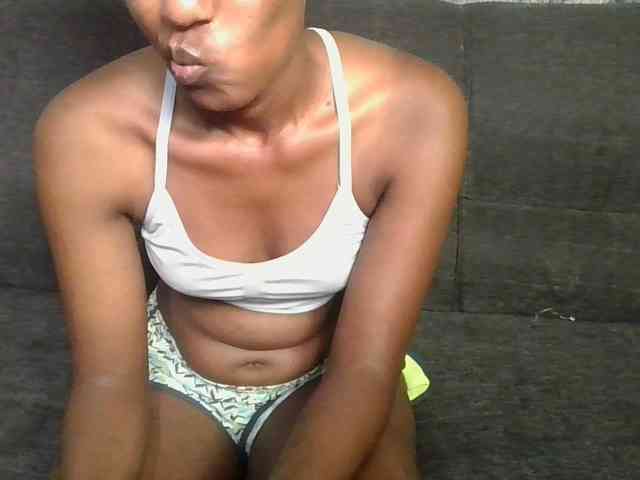 Brunnette-blonde webcam