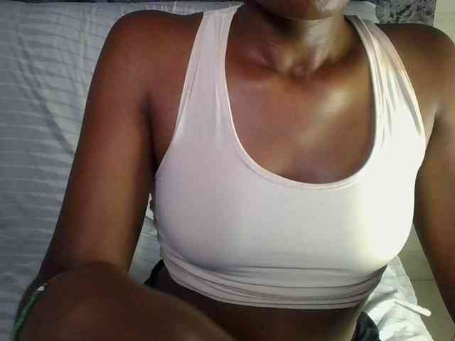 Brunnette-blonde webcam