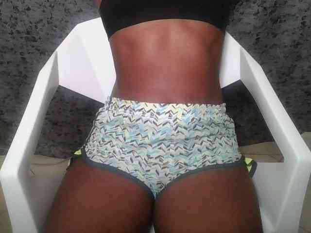 Brunnette-blonde webcam