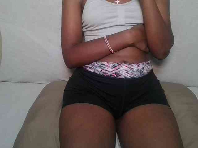 Brunnette-blonde webcam