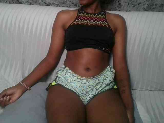 Brunnette-blonde webcam