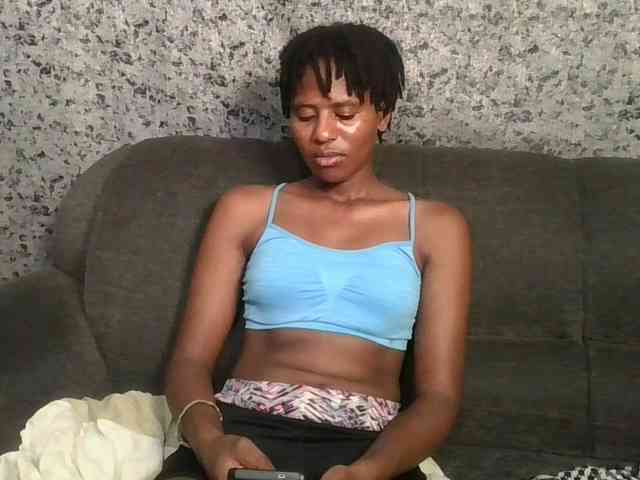 Brunnette-blonde webcam