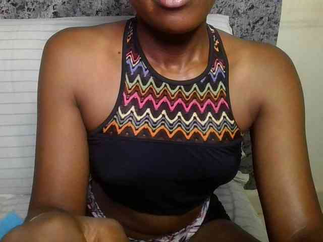 Brunnette-blonde webcam