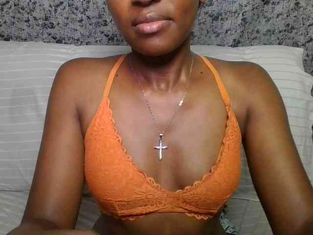 Brunnette-blonde webcam