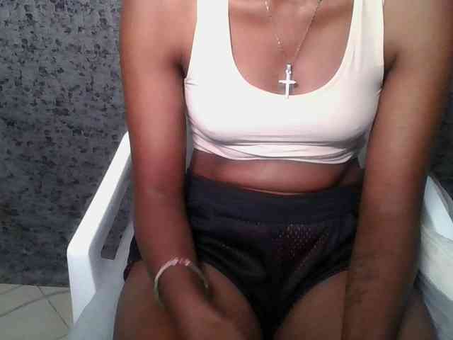 Brunnette-blonde webcam