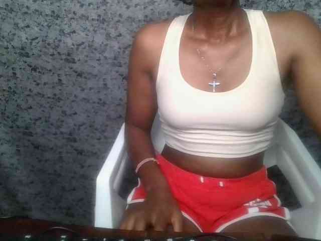 Brunnette-blonde webcam