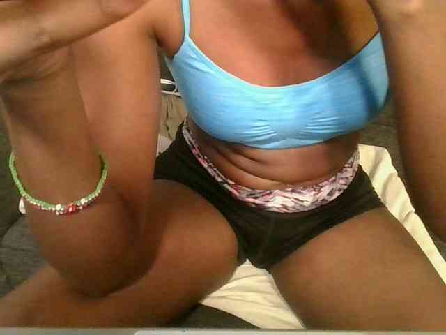 Brunnette-blonde webcam