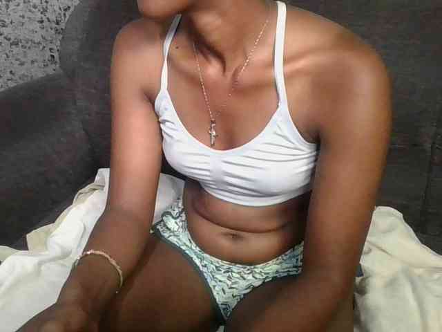 Brunnette-blonde webcam