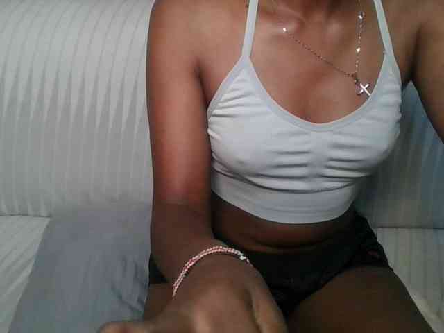 Brunnette-blonde webcam