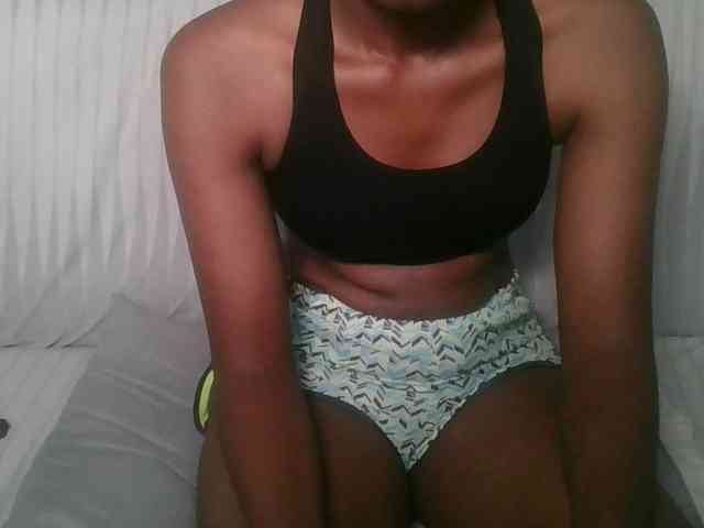 Brunnette-blonde webcam