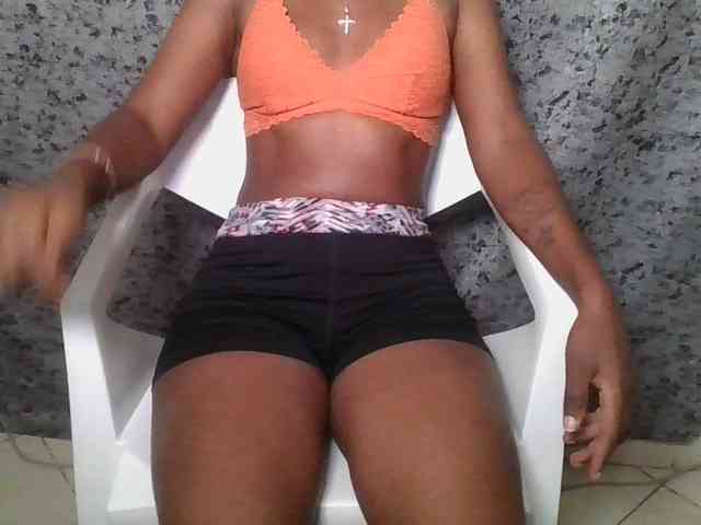 Brunnette-blonde Brunnette-blonde