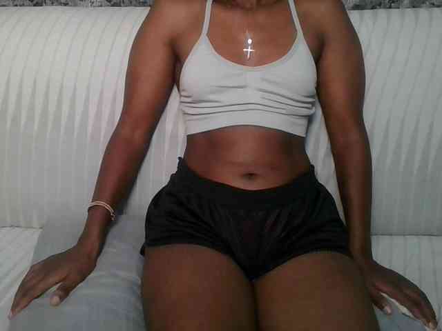 Brunnette-blonde webcam