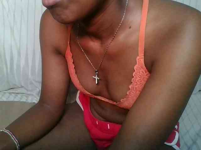 Brunnette-blonde webcam