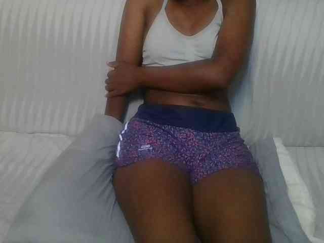 Brunnette-blonde webcam