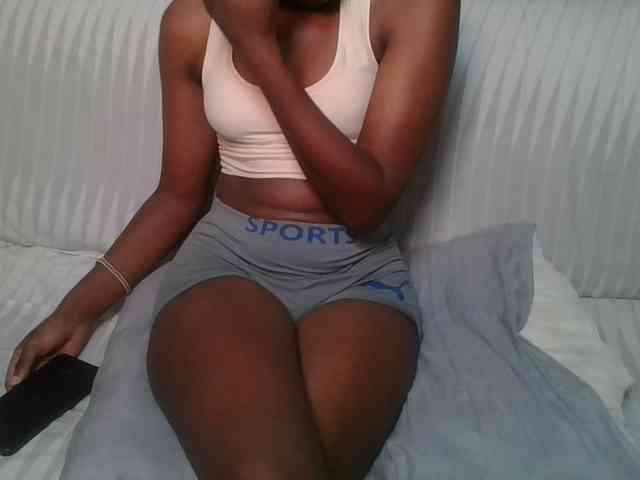 Brunnette-blonde webcam