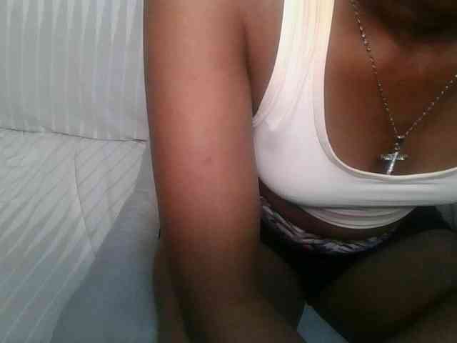 Brunnette-blonde webcam