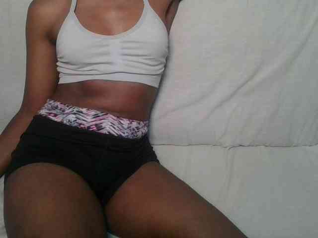 Brunnette-blonde webcam