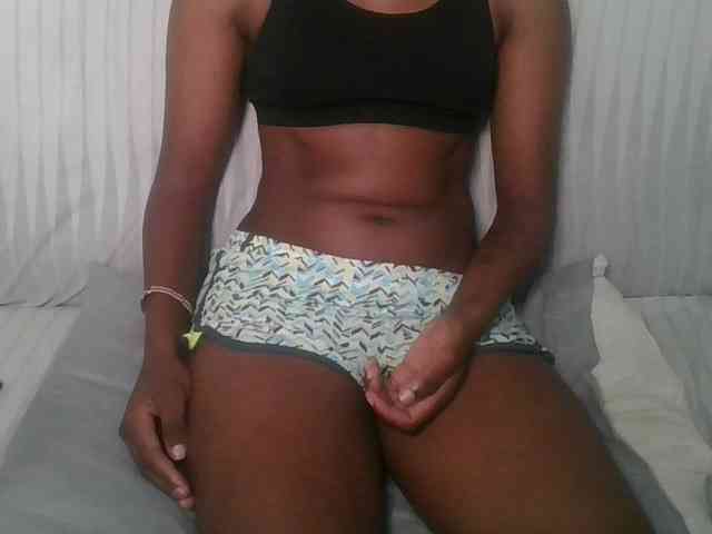 Brunnette-blonde webcam