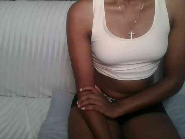 Brunnette-blonde webcam