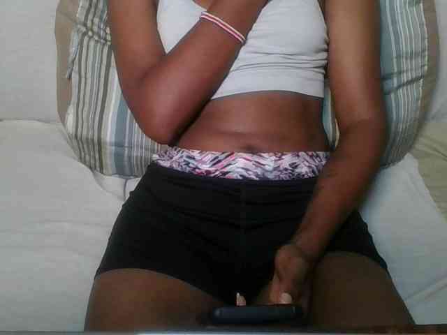 Brunnette-blonde webcam