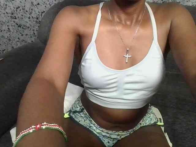 Brunnette-blonde webcam