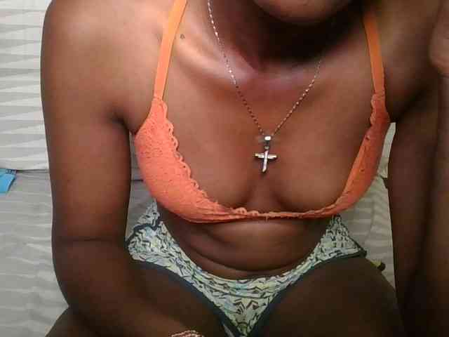 Brunnette-blonde webcam