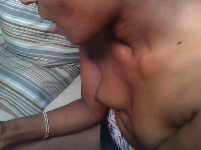 Brunnette-blonde Brunnette-blonde