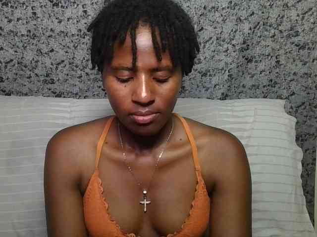 Brunnette-blonde Brunnette-blonde