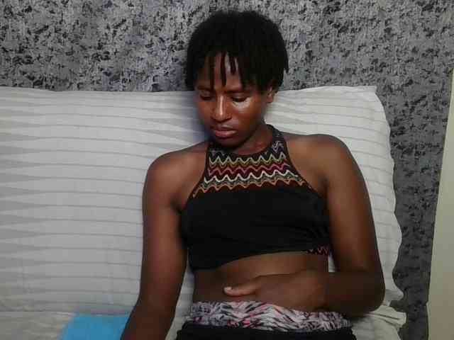 Brunnette-blonde webcam