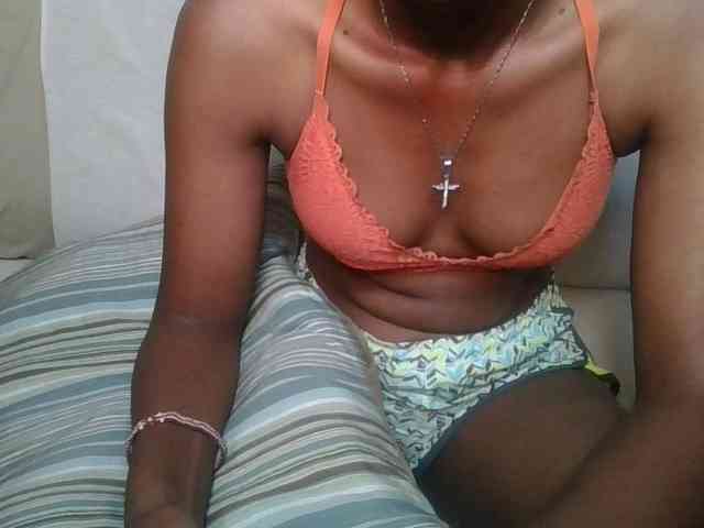 Brunnette-blonde webcam