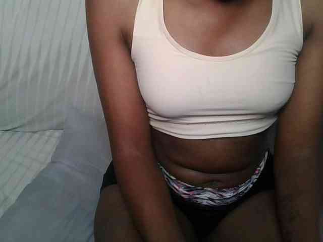 Brunnette-blonde webcam