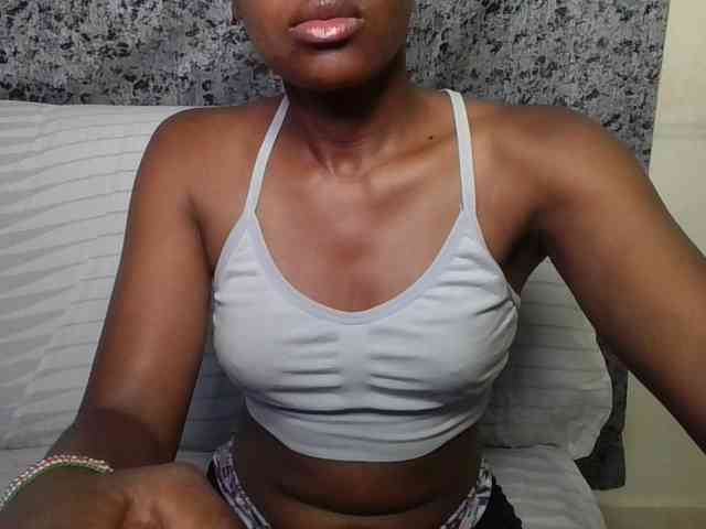 Brunnette-blonde webcam