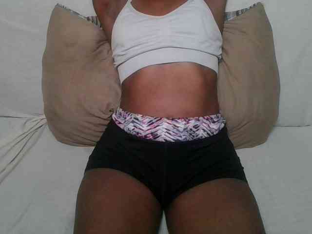 Brunnette-blonde webcam