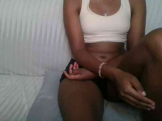 Brunnette-blonde webcam