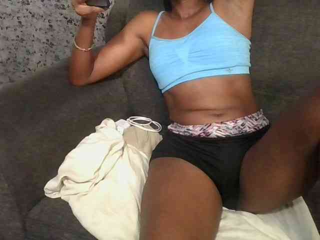 Brunnette-blonde webcam