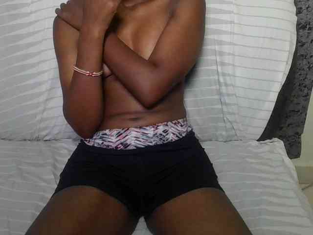 Brunnette-blonde webcam