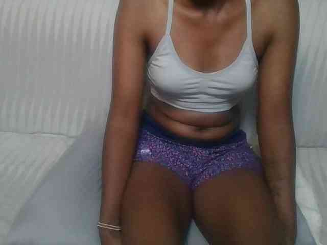 Brunnette-blonde webcam