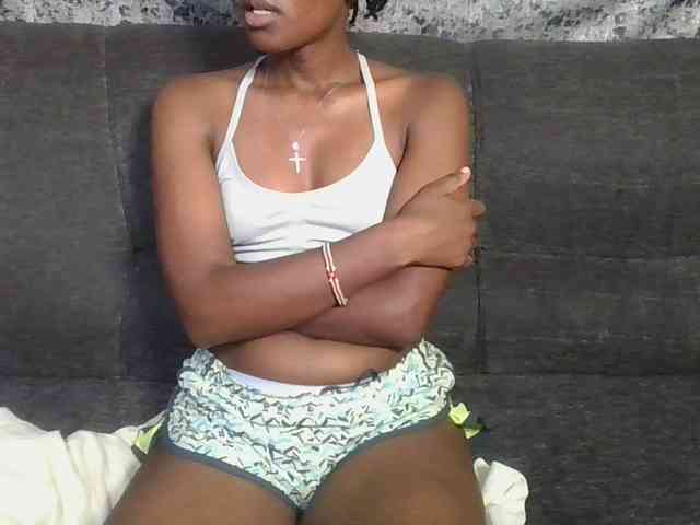 Brunnette-blonde webcam