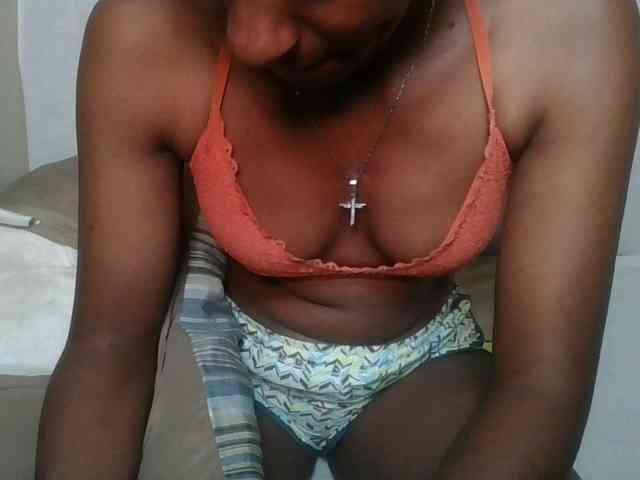 Brunnette-blonde webcam