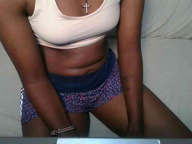 Brunnette-blonde webcam