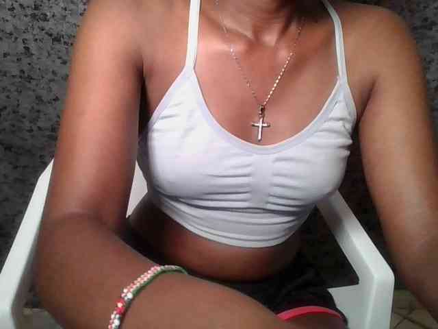 Brunnette-blonde webcam