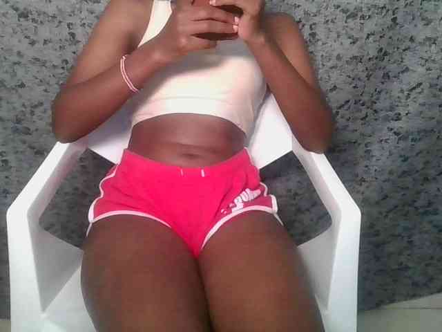 Brunnette-blonde webcam