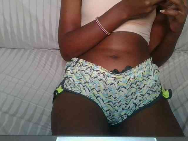 Brunnette-blonde webcam